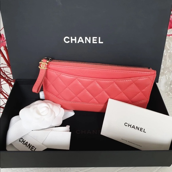 CHANEL Handbags - 💯 Spring Chanel Coral On The Go Wallet
